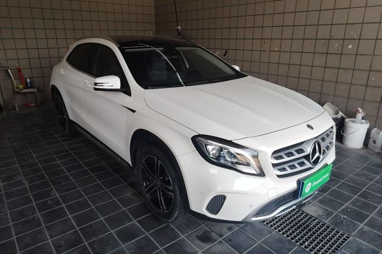 Used Mercedes-Benz GLA 2018 GLA 200 Fashion Model Front Right 45 Deg