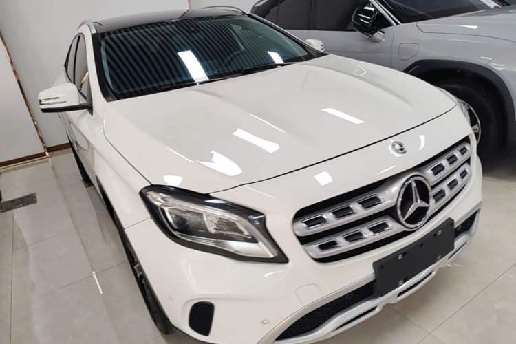 Used Mercedes-Benz GLA 2018 GLA 200 Fashion Model Front Right 45 Deg