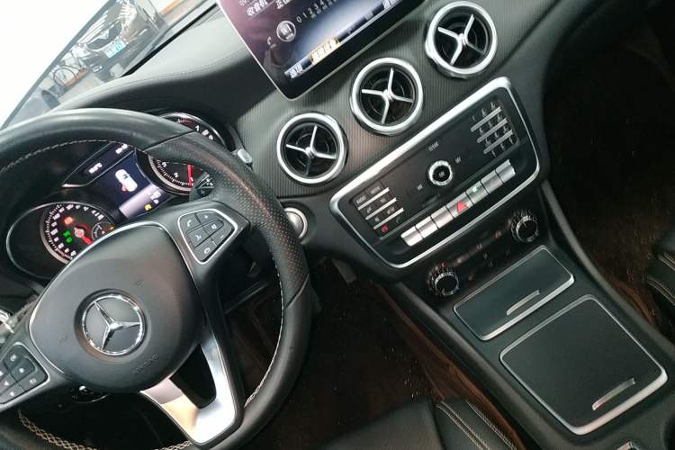 Used Mercedes-Benz GLA 2018 GLA 200 Fashion Model Gear Lever