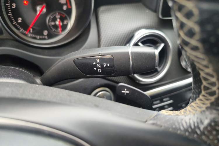 Used Mercedes-Benz GLA 2018 GLA 200 Fashion Model Gear Lever