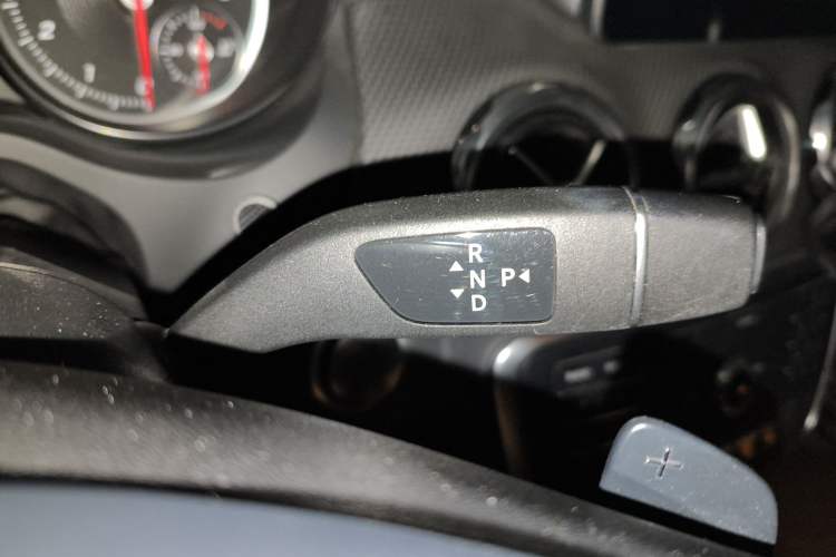 Used Mercedes-Benz GLA 2018 GLA 200 Fashion Model Gear Lever