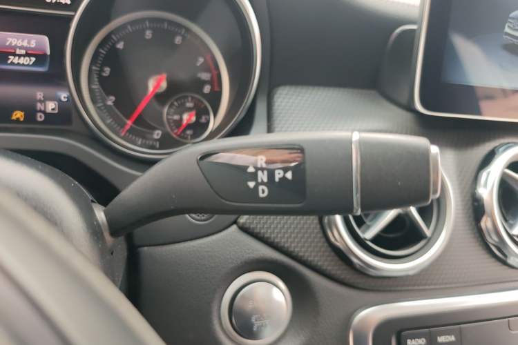 Used Mercedes-Benz GLA 2018 GLA 200 Fashion Model Gear Lever