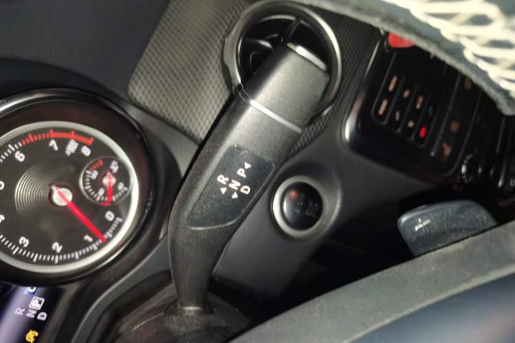 Used Mercedes-Benz GLA 2018 GLA 220 4MATIC Sport Edition Gear Lever