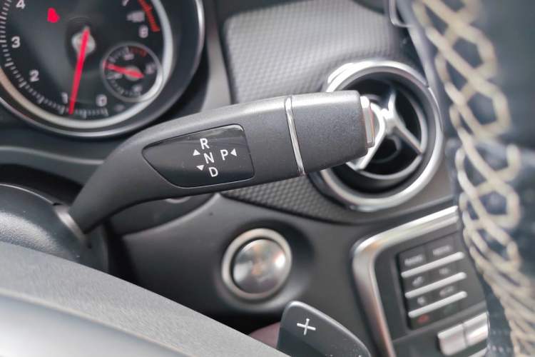Used Mercedes-Benz GLA 2018 GLA 200 Fashion Model Gear Lever