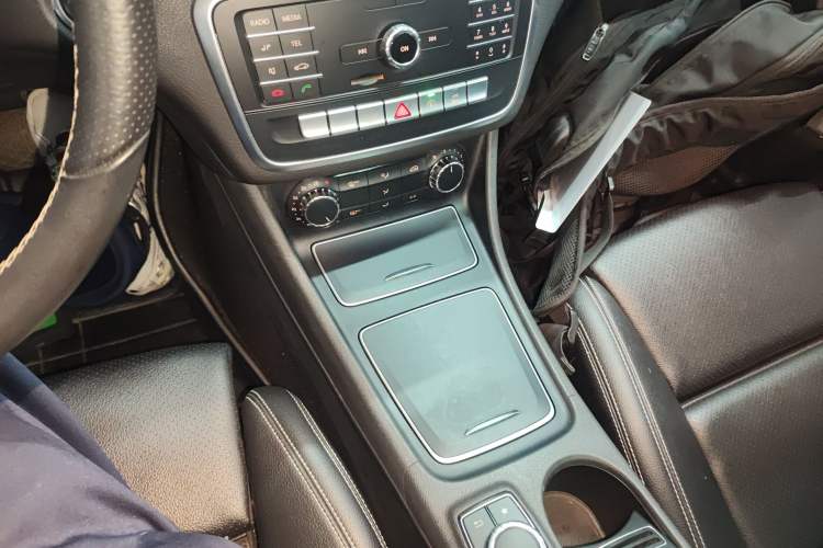 Used Mercedes-Benz GLA 2018 GLA 200 Sport Edition Gear Lever
