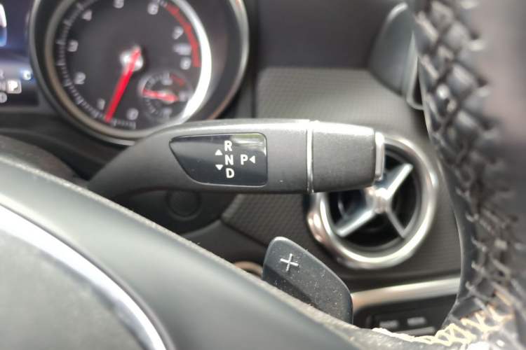 Used Mercedes-Benz GLA 2018 GLA 200 Fashion Model Gear Lever