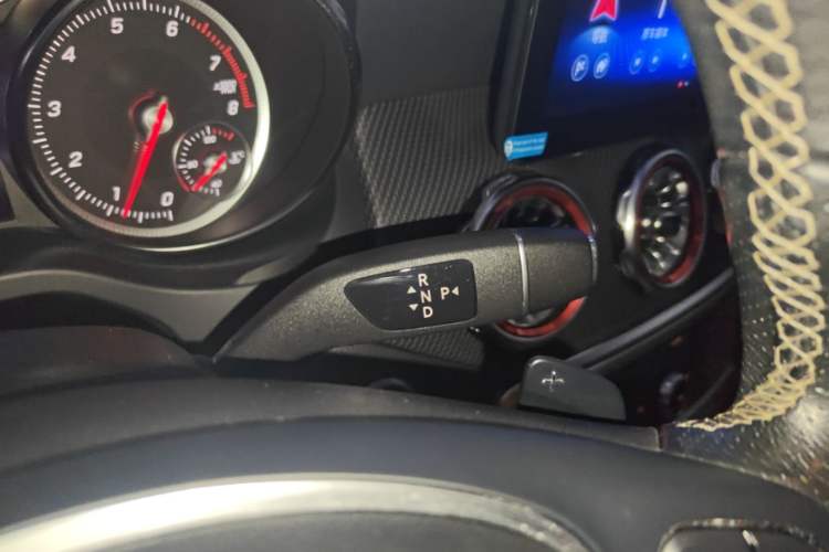 Used Mercedes-Benz GLA 2018 GLA 200 Fashion Model Gear Lever