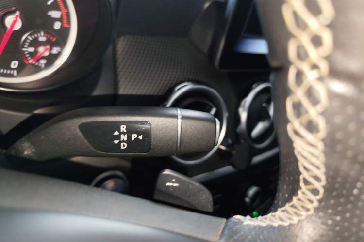 Used Mercedes-Benz GLA 2018 GLA 200 Fashion Model Gear Lever
