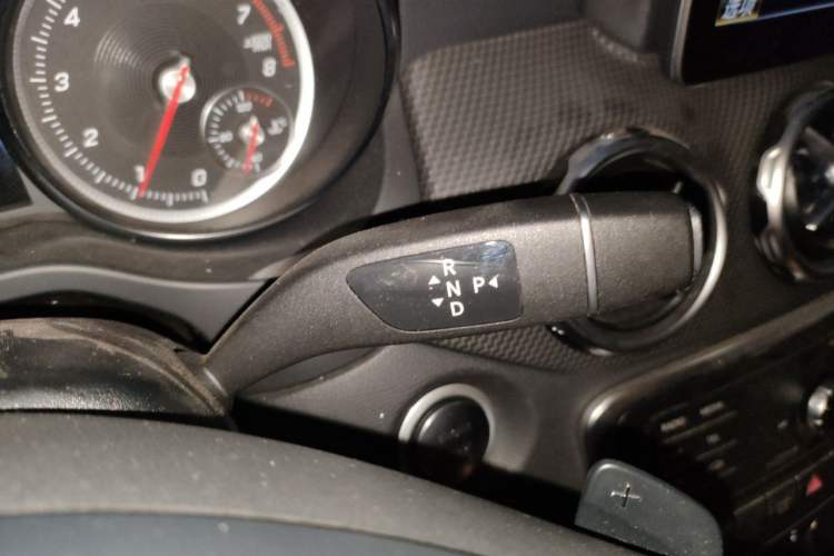 Used Mercedes-Benz GLA 2018 GLA 200 Fashion Model Gear Lever