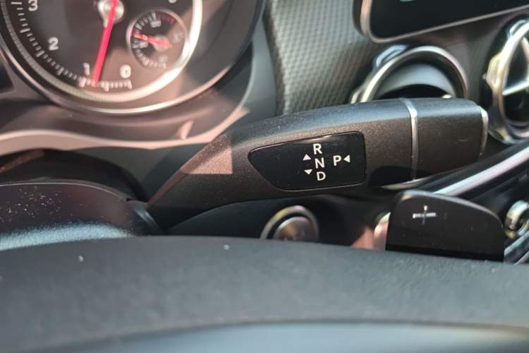 Used Mercedes-Benz GLA 2018 GLA 200 Fashion Model Gear Lever