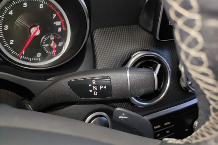 Used Mercedes-Benz GLA 2018 GLA 200 Fashion Model Gear Lever