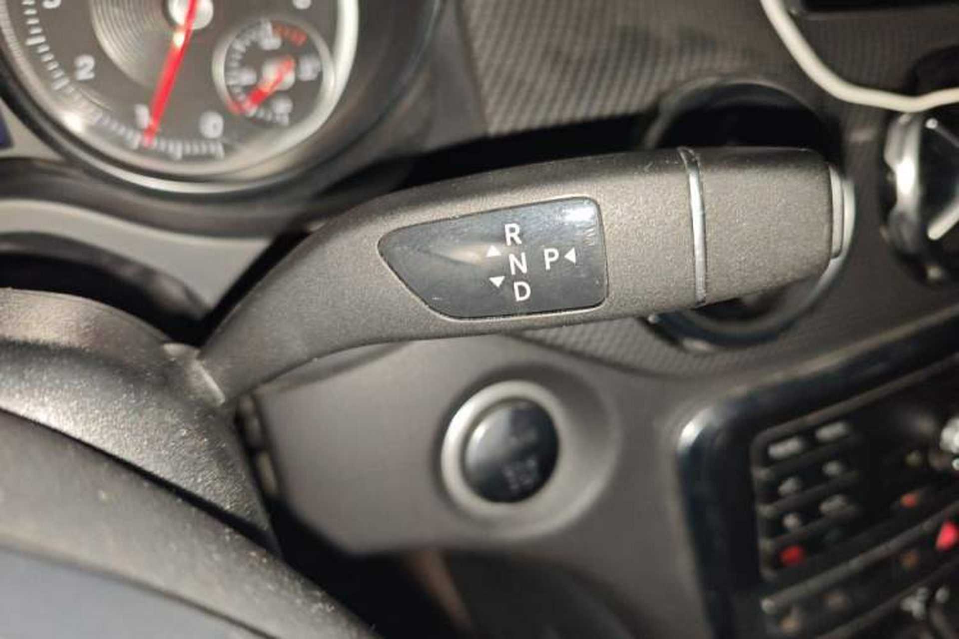 Used Mercedes-Benz GLA 2018 GLA 220 4MATIC Sport Edition Gear Lever