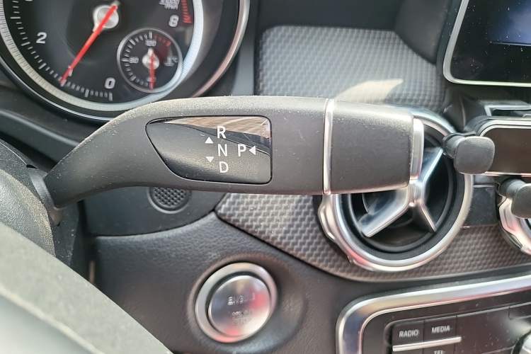 Used Mercedes-Benz GLA 2018 GLA 220 4MATIC Sport Edition Gear Lever