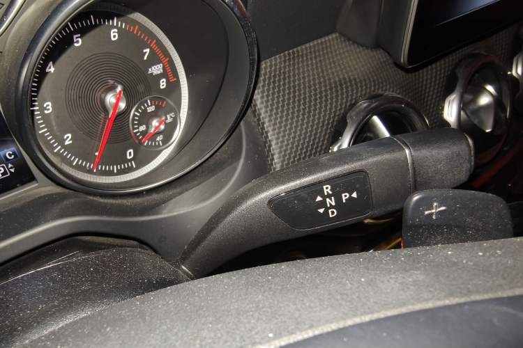Used Mercedes-Benz GLA 2018 GLA 200 Fashion Model Gear Lever