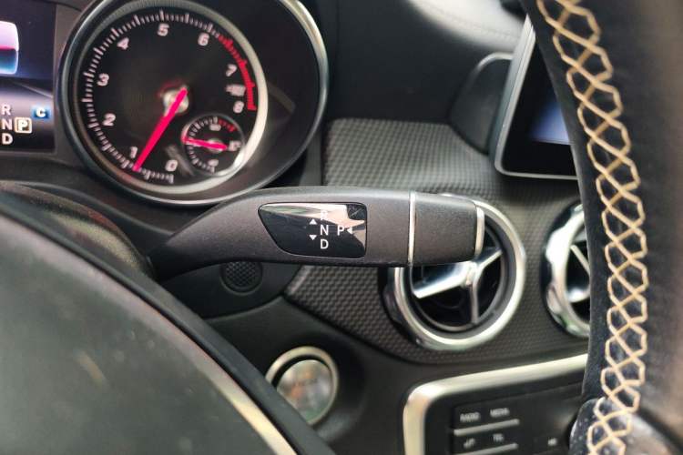 Used Mercedes-Benz GLA 2018 GLA 200 Fashion Model Gear Lever