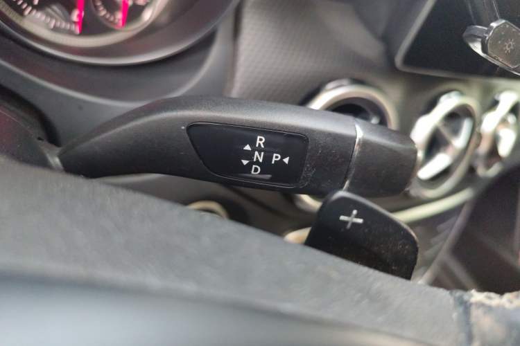Used Mercedes-Benz GLA 2018 GLA 200 Fashion Model Gear Lever