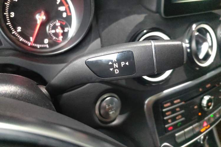 Used Mercedes-Benz GLA 2018 GLA 200 Polar Limited Edition Gear Lever