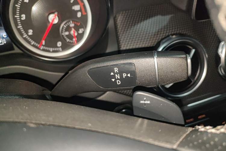 Used Mercedes-Benz GLA 2018 GLA 200 Fashion Model Gear Lever