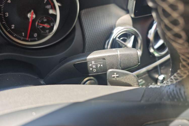 Used Mercedes-Benz GLA 2018 GLA 220 4MATIC Sport Edition Gear Lever