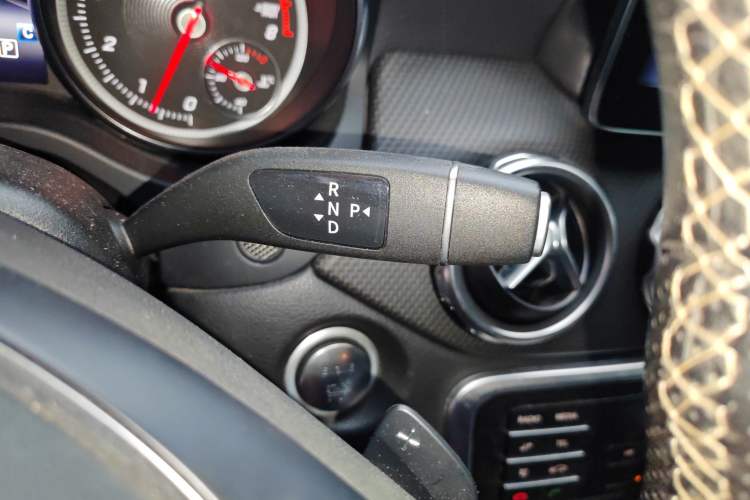 Used Mercedes-Benz GLA 2018 GLA 200 Fashion Model Gear Lever