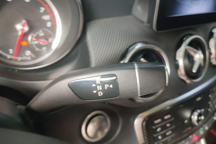 Used Mercedes-Benz GLA 2018 GLA 200 Fashion Model Gear Lever
