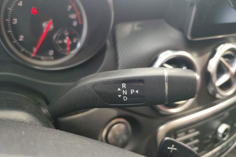 Used Mercedes-Benz GLA 2018 GLA 200 Fashion Model Gear Lever