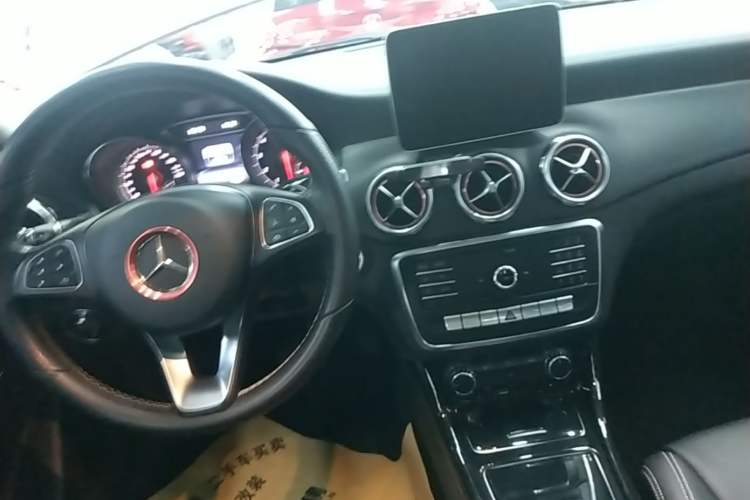 Used Mercedes-Benz GLA 2018 GLA 200 Fashion Model Gear Lever