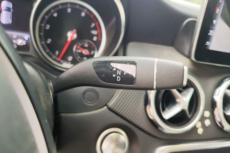 Used Mercedes-Benz GLA 2018 GLA 200 Fashion Model Gear Lever