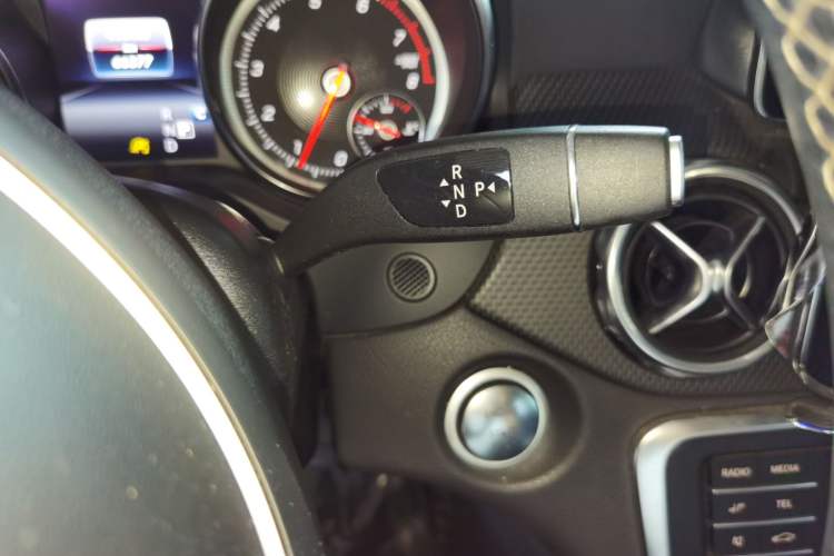 Used Mercedes-Benz GLA 2018 GLA 200 Fashion Model Gear Lever