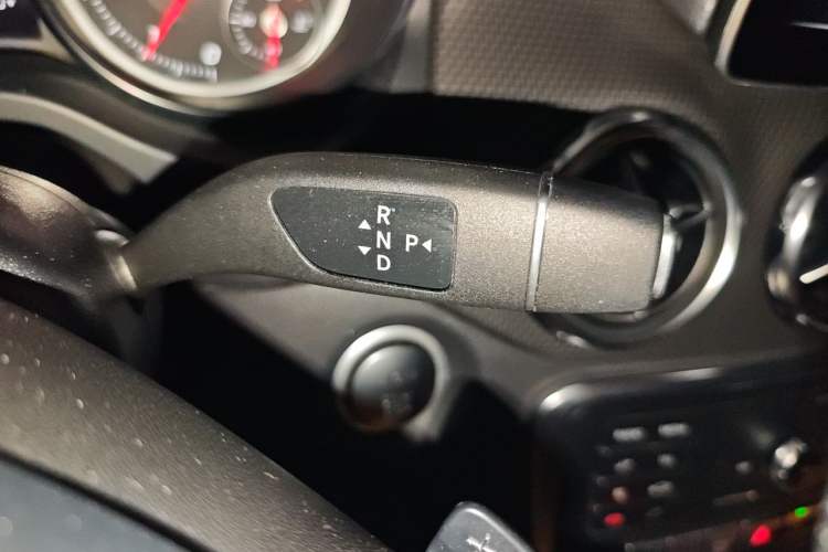 Used Mercedes-Benz GLA 2018 GLA 200 Fashion Model Gear Lever