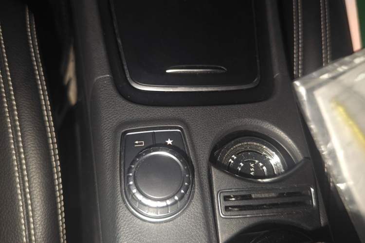 Used Mercedes-Benz GLA 2018 GLA 200 Sport Edition Gear Lever