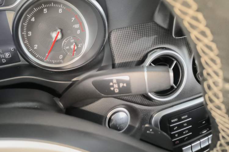 Used Mercedes-Benz GLA 2018 GLA 200 Fashion Model Gear Lever