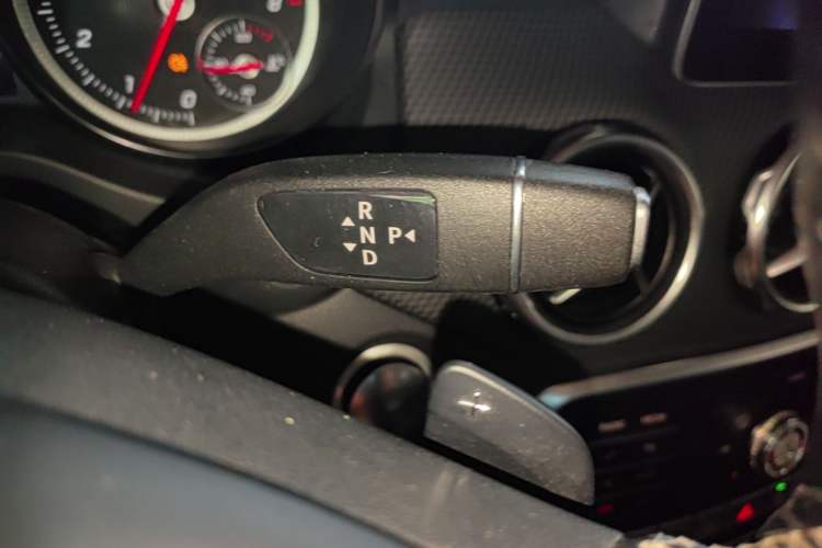 Used Mercedes-Benz GLA 2018 GLA 200 Fashion Model Gear Lever