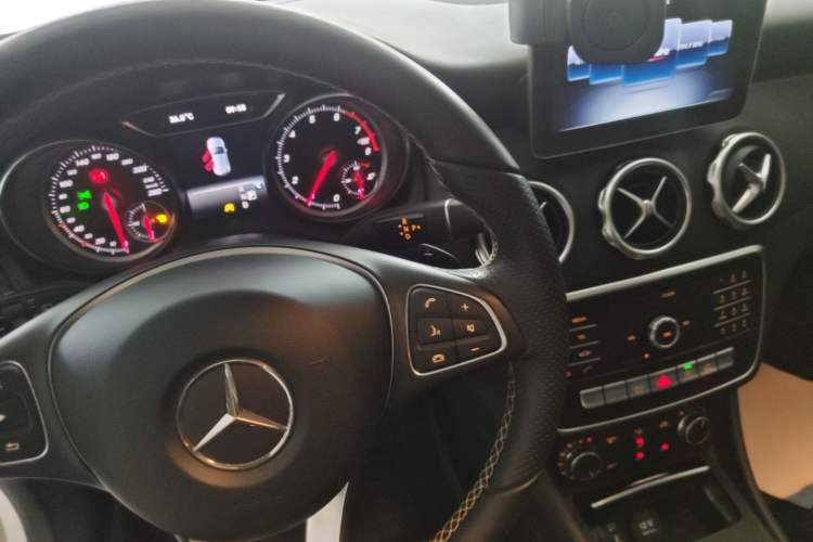 Used Mercedes-Benz GLA 2018 GLA 200 Sport Edition Gear Lever