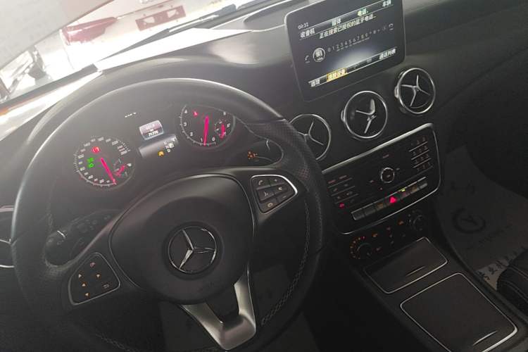 Used Mercedes-Benz GLA 2018 GLA 200 Fashion Model Gear Lever