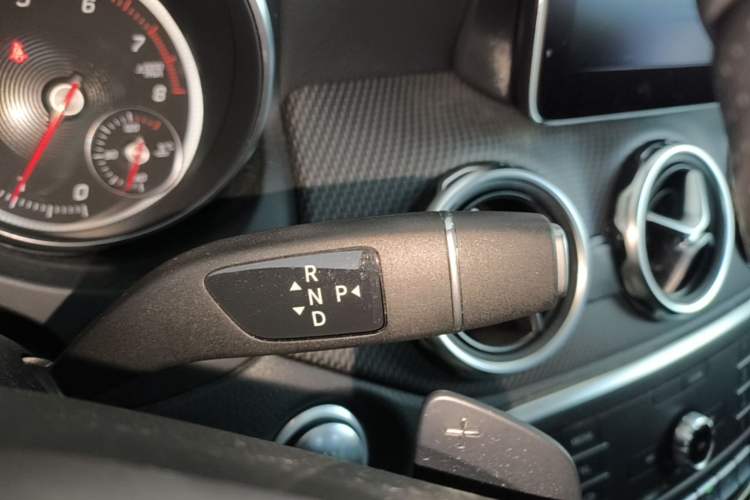 Used Mercedes-Benz GLA 2018 GLA 200 Fashion Model Gear Lever