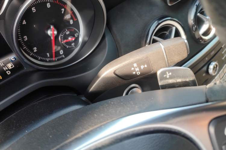 Used Mercedes-Benz GLA 2018 GLA 200 Polar Limited Edition Gear Lever