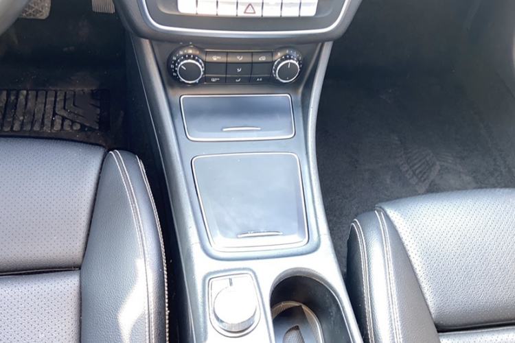 Used Mercedes-Benz GLA 2018 GLA 200 Sport Edition Gear Lever