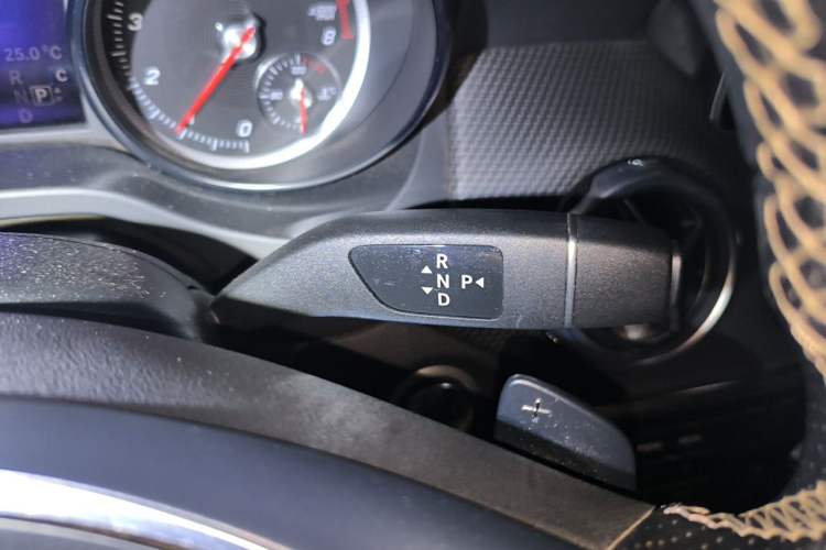 Used Mercedes-Benz GLA 2018 GLA 200 Fashion Model Gear Lever