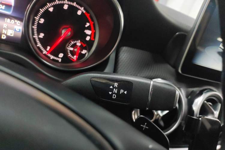 Used Mercedes-Benz GLA 2018 GLA 220 4MATIC Sport Edition Gear Lever
