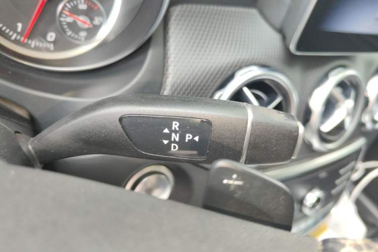 Used Mercedes-Benz GLA 2018 GLA 200 Fashion Model Gear Lever