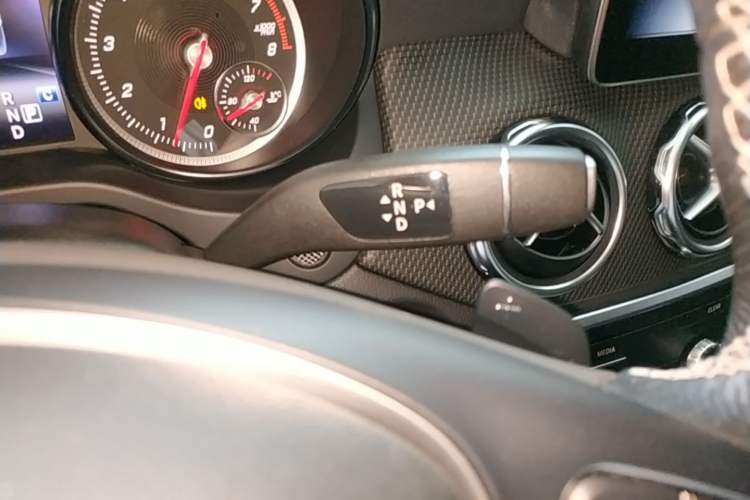 Used Mercedes-Benz GLA 2018 GLA 200 Fashion Model Gear Lever