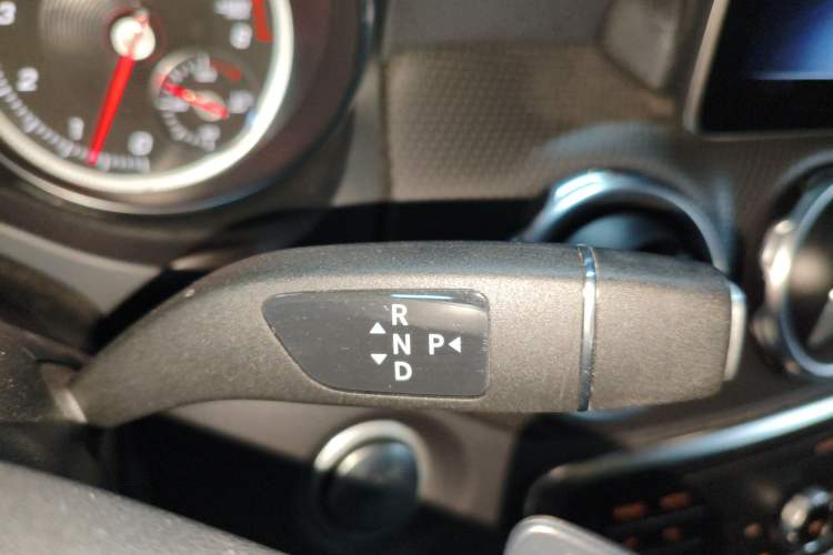 Used Mercedes-Benz GLA 2018 GLA 200 Fashion Model Gear Lever