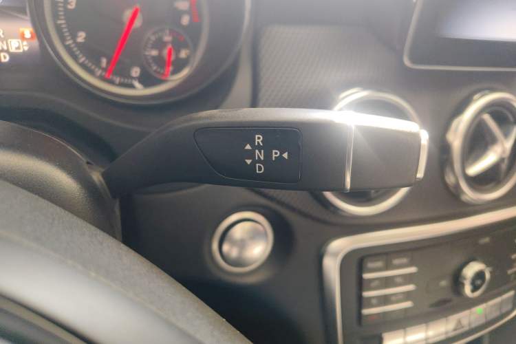 Used Mercedes-Benz GLA 2018 GLA 200 Fashion Model Gear Lever