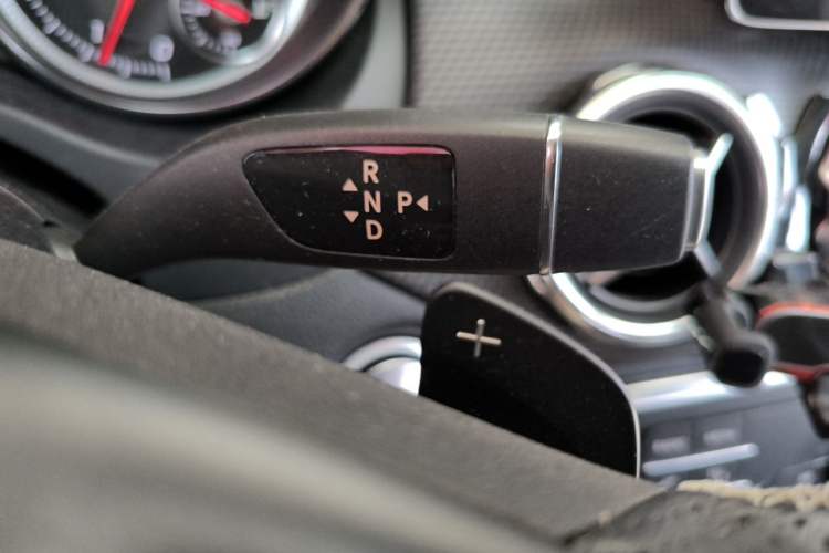 Used Mercedes-Benz GLA 2018 GLA 200 Fashion Model Gear Lever