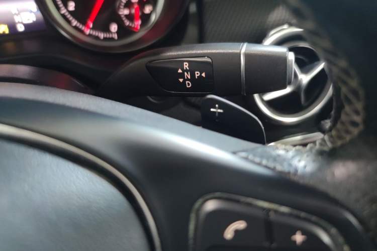 Used Mercedes-Benz GLA 2018 GLA 200 Fashion Model Gear Lever