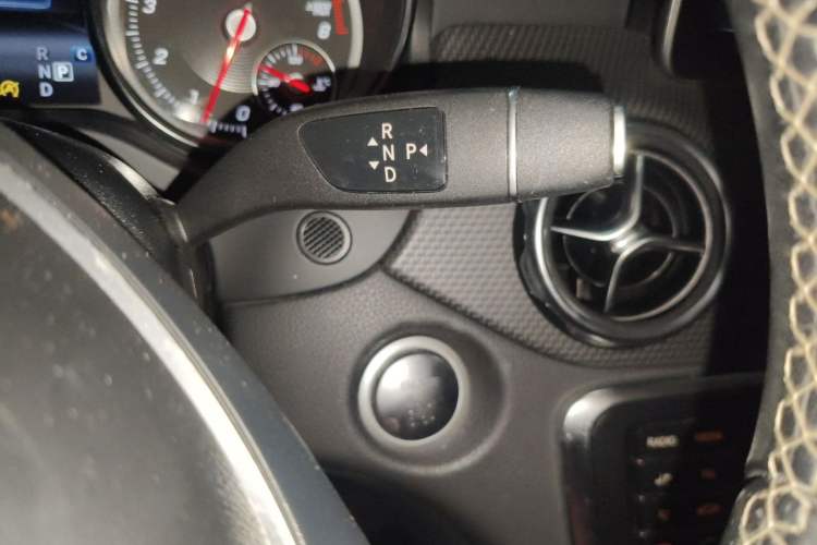 Used Mercedes-Benz GLA 2018 GLA 200 Fashion Model Gear Lever