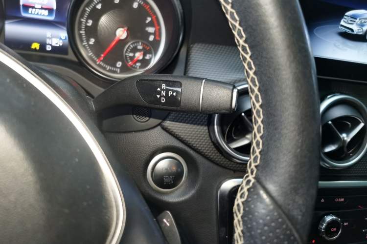 Used Mercedes-Benz GLA 2018 GLA 220 4MATIC Sport Edition Gear Lever