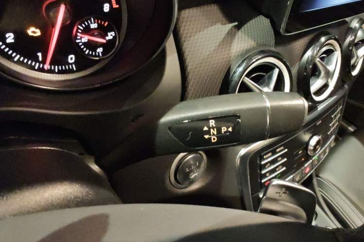 Used Mercedes-Benz GLA 2018 GLA 220 4MATIC Sport Edition Gear Lever