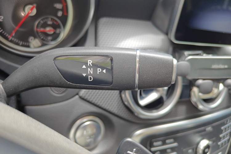 Used Mercedes-Benz GLA 2018 GLA 200 Fashion Model Gear Lever